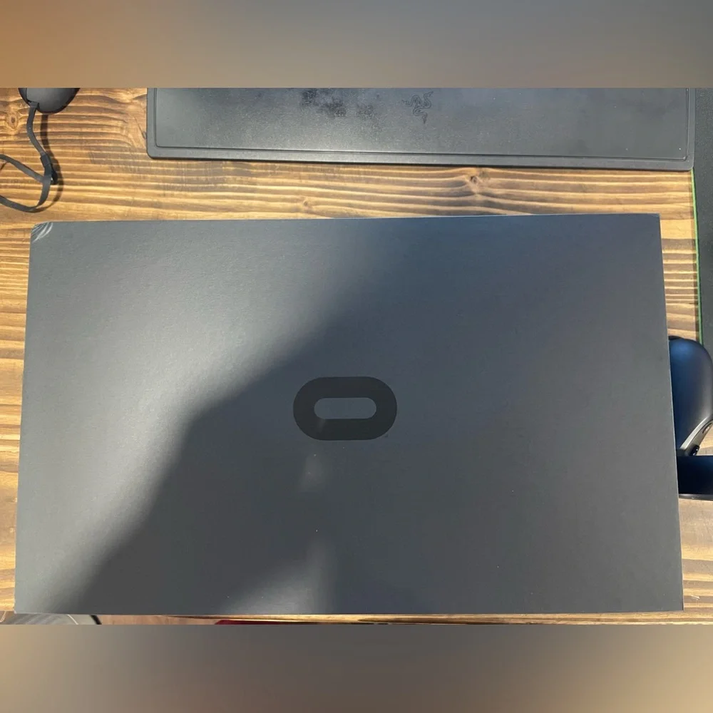 Oculus Quest 128 Gigabytes and Travel Case